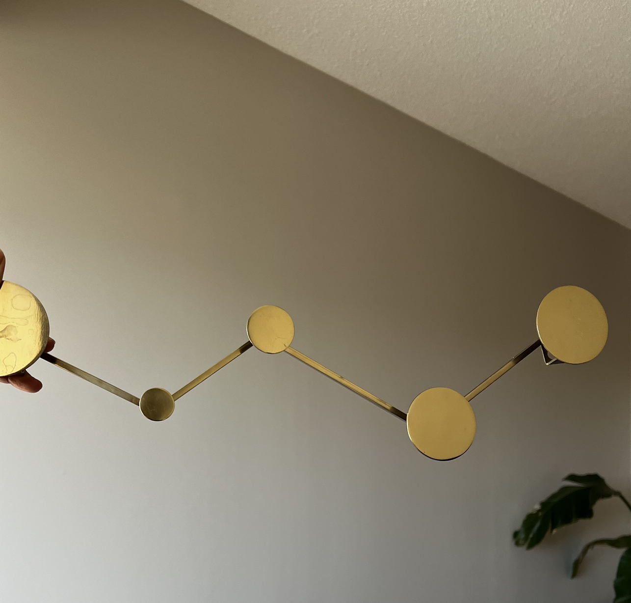 Metal hanging rack - color gold thumbnail