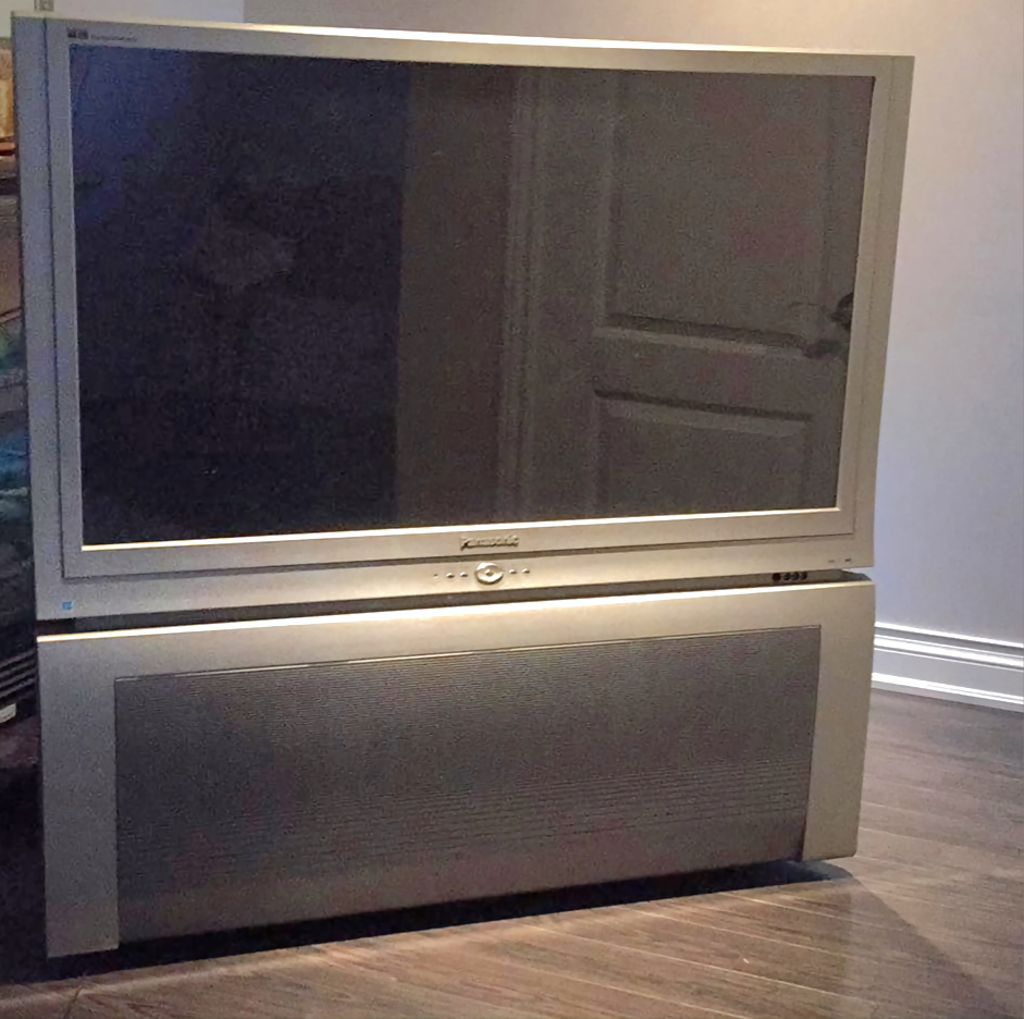 FREE 47" Panasonic Projection TV thumbnail