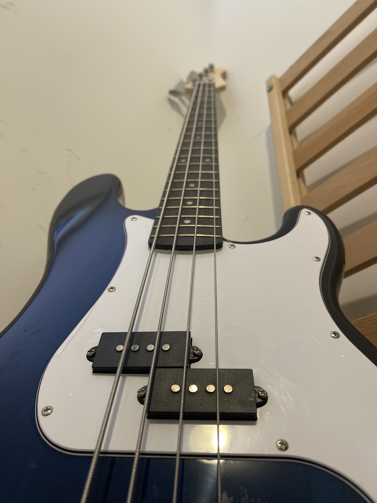 Bass guitar - photo 2