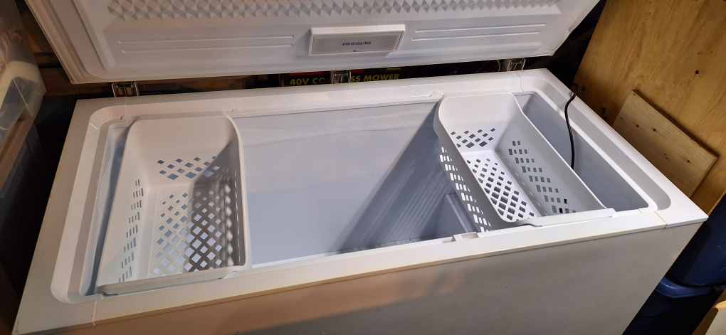 14.8cuft deep freeze - photo 3