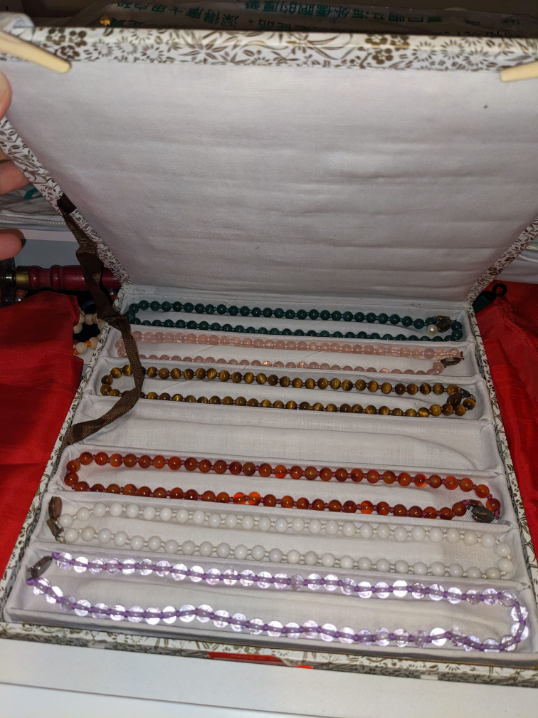various jewelry $8 or less. discount on bundles. 🥕 image indicator(5)