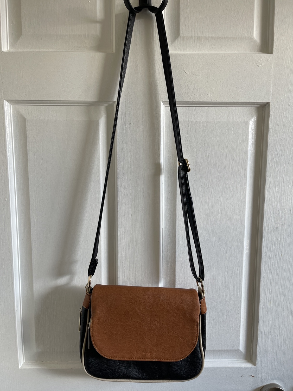 LEATHER TAN AND BLACK PURSE thumbnail