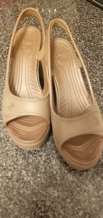 womans wedge crocs size 7 but fits more like a 6.5