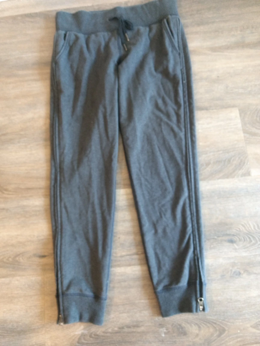 Lululemon Black Joggers - s. 8 thumbnail