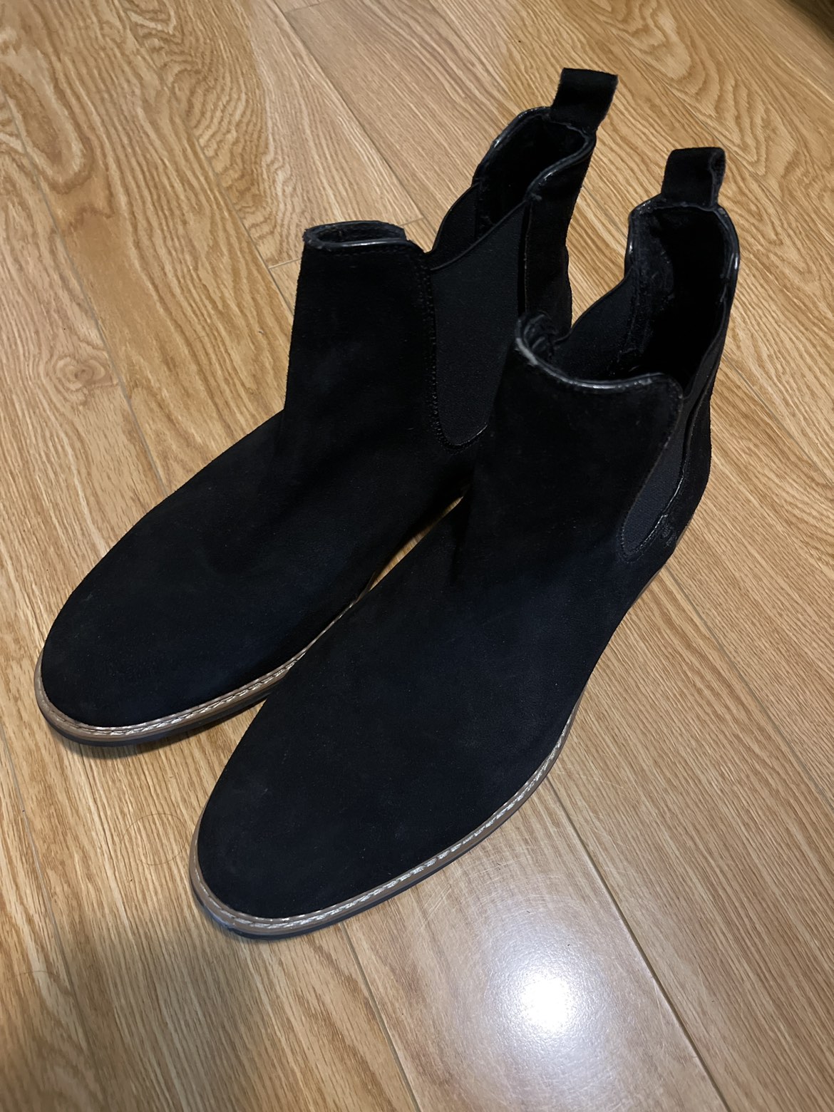 FLOYD Lucas Chelsea Suede Boots thumbnail
