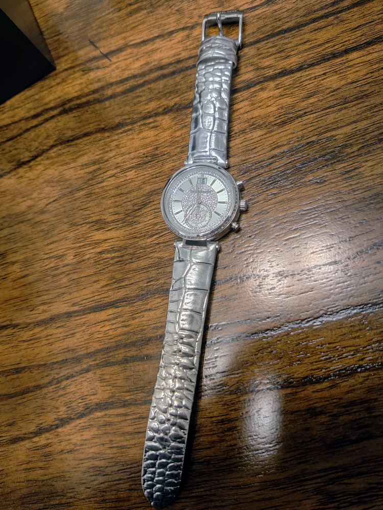 Stunning women's Michael kors leather watch image indicator(4)