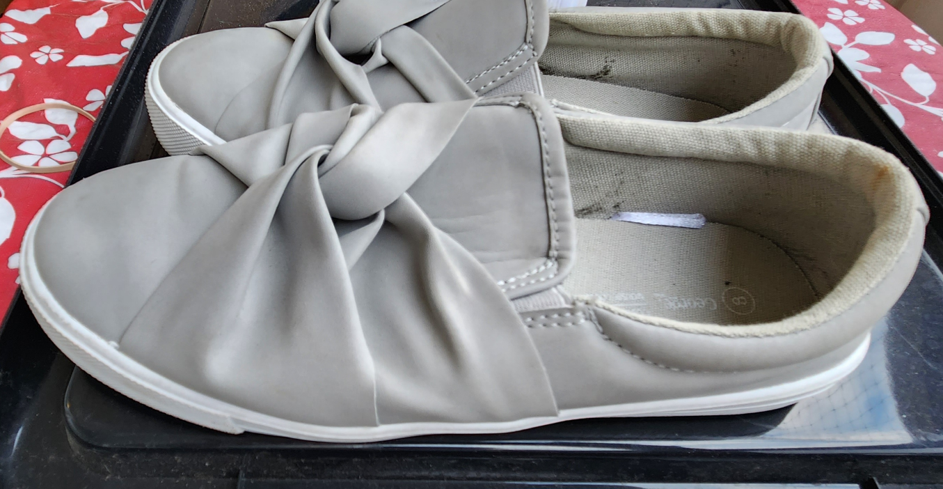 👟 Grey sneakers image indicator(2)