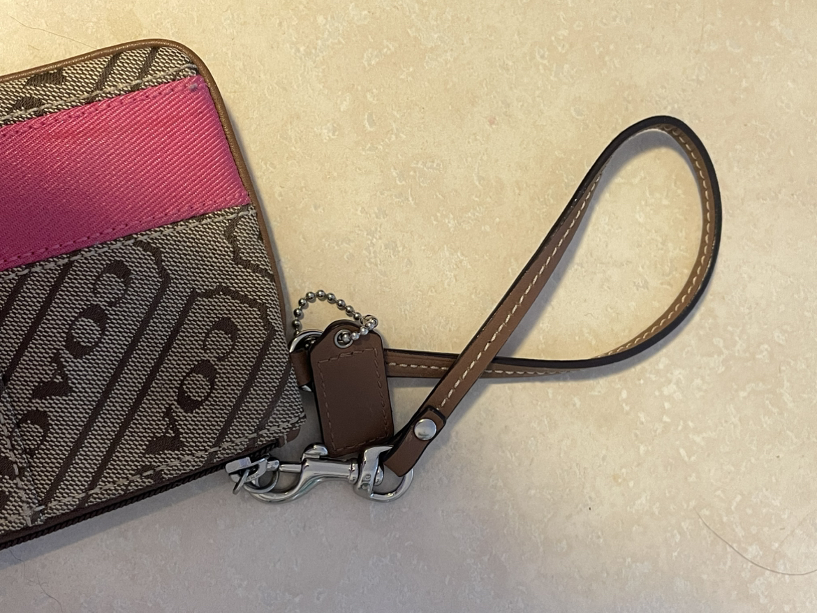 Coach Wristlet image indicator(2)