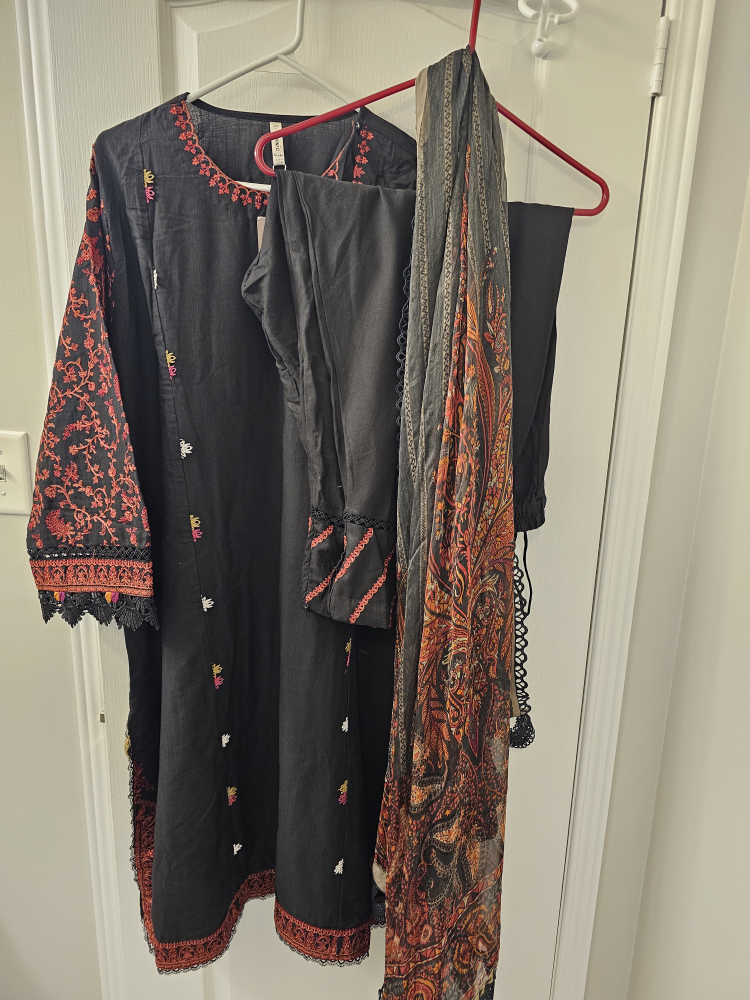 Black 2 piece dress Pick up only 16th and BurOak Markam