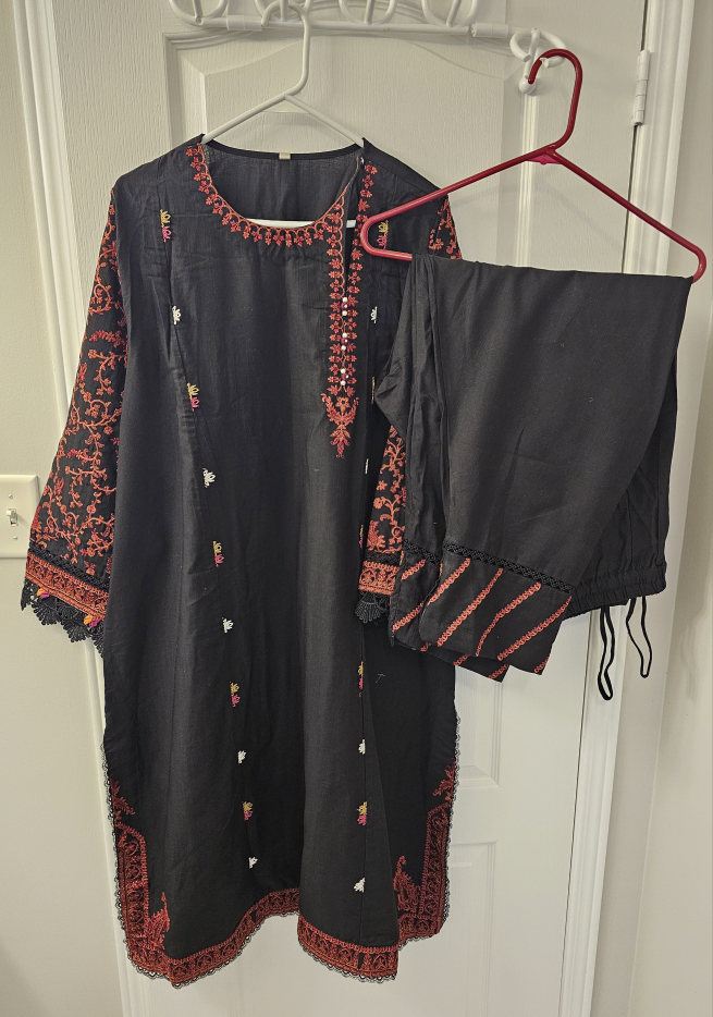 Black 2 piece dress Pick up only 16th and BurOak Markam - photo 2