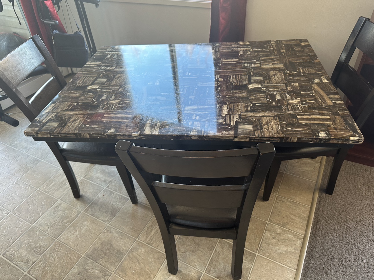 Selling dinning table thumbnail