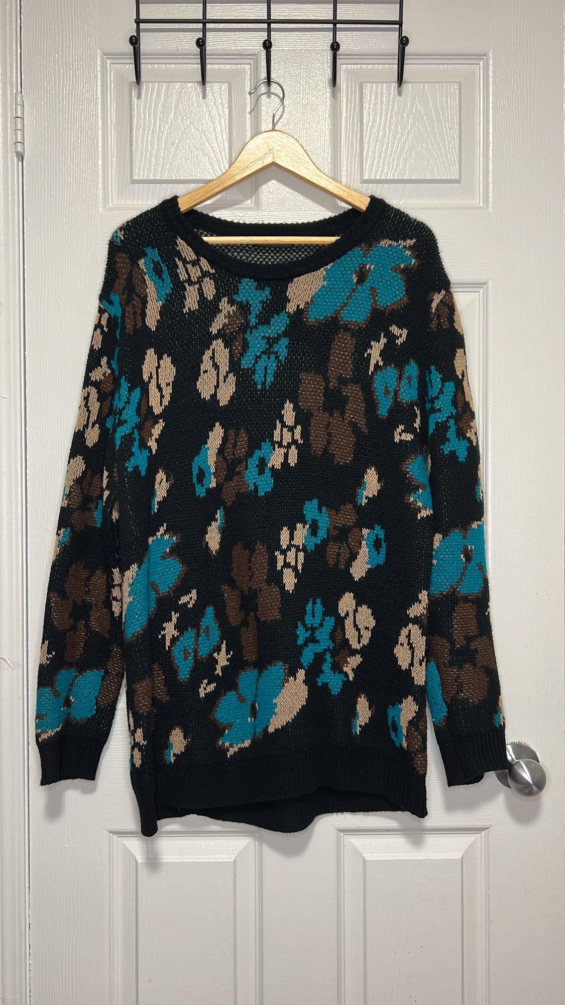 Floral sweater size L thumbnail