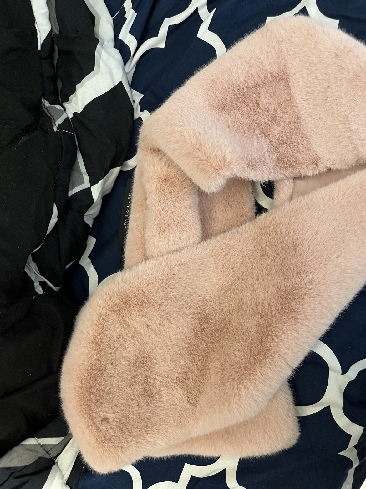 Indigo pink scarf image indicator(2)