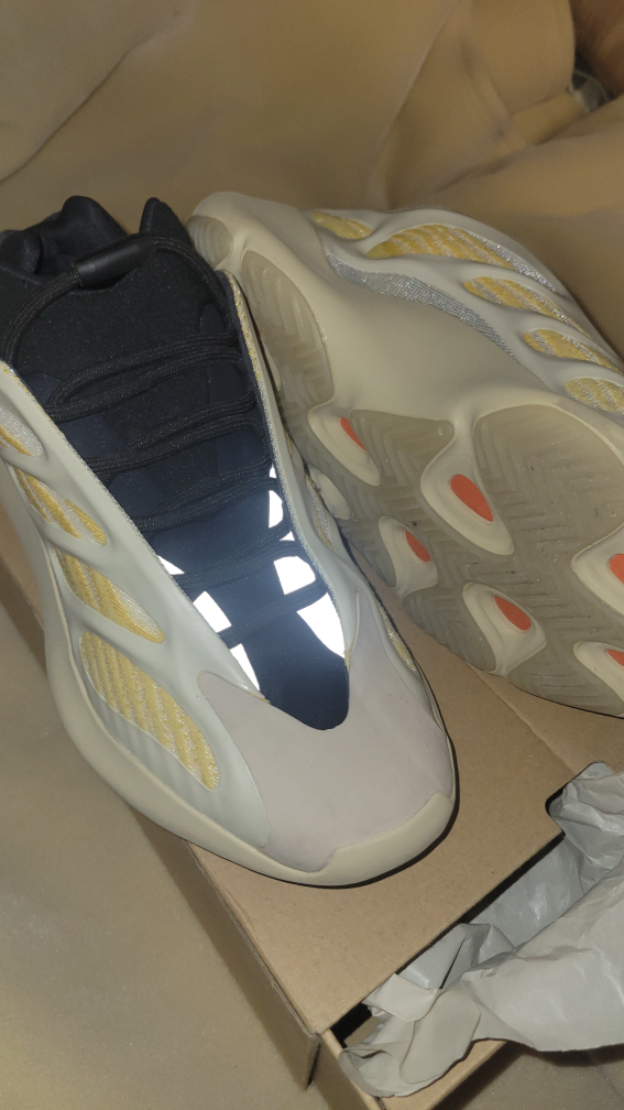 Yeezy 700 Sunflower size 8 thumbnail