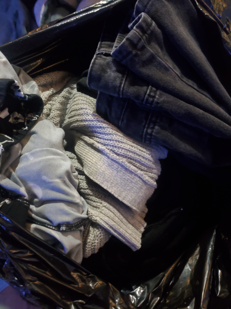 Bag of women's clothing - photo 2