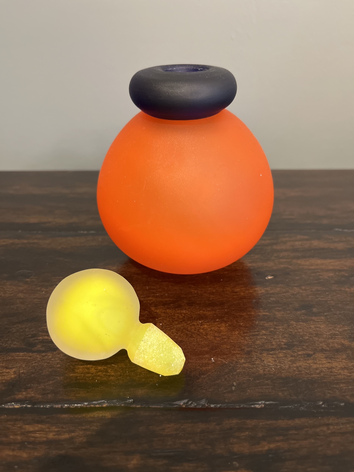 Glass Perfume Bottle image indicator(2)