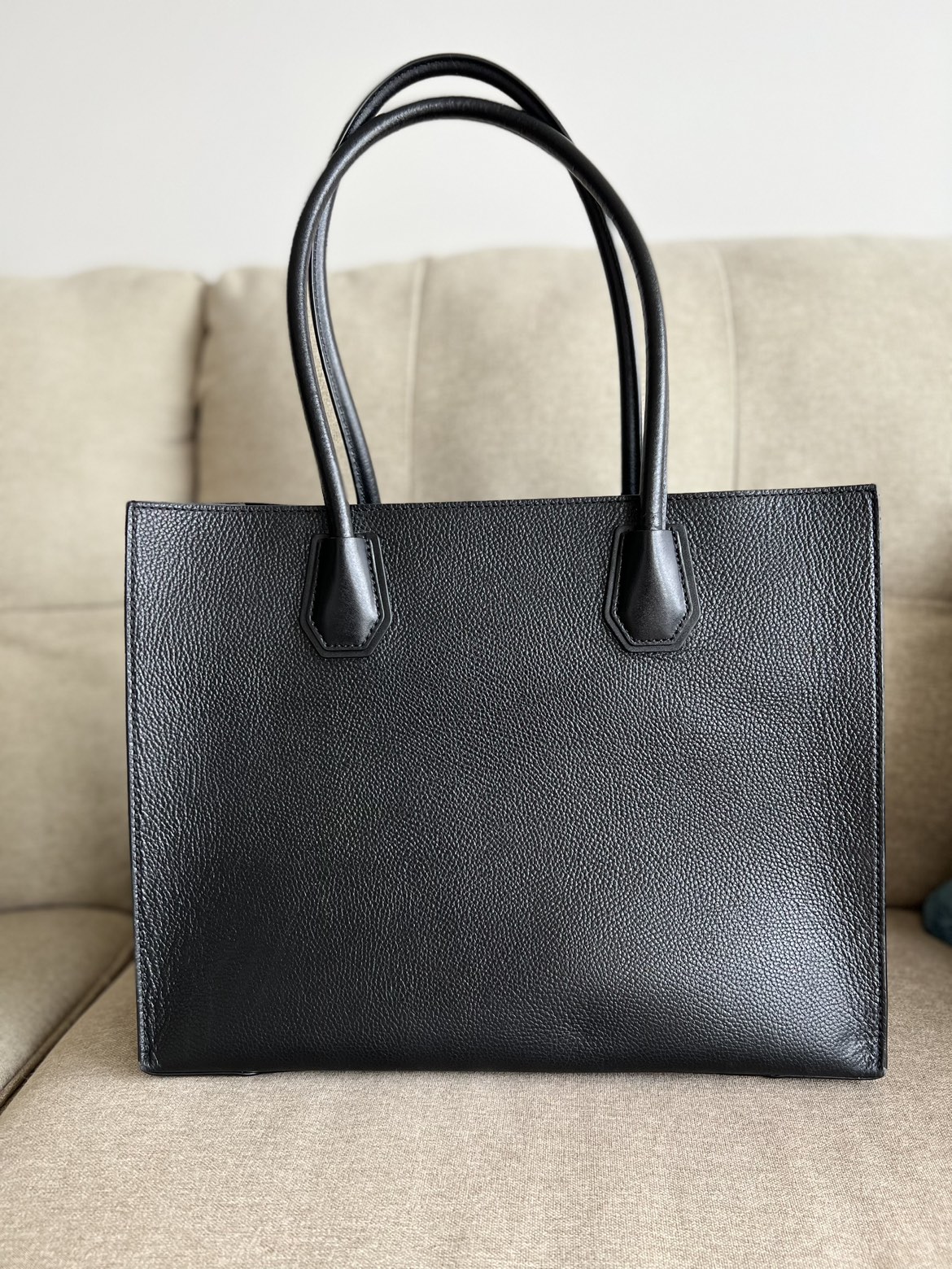 Michael Kors black leather tote bag image indicator(2)