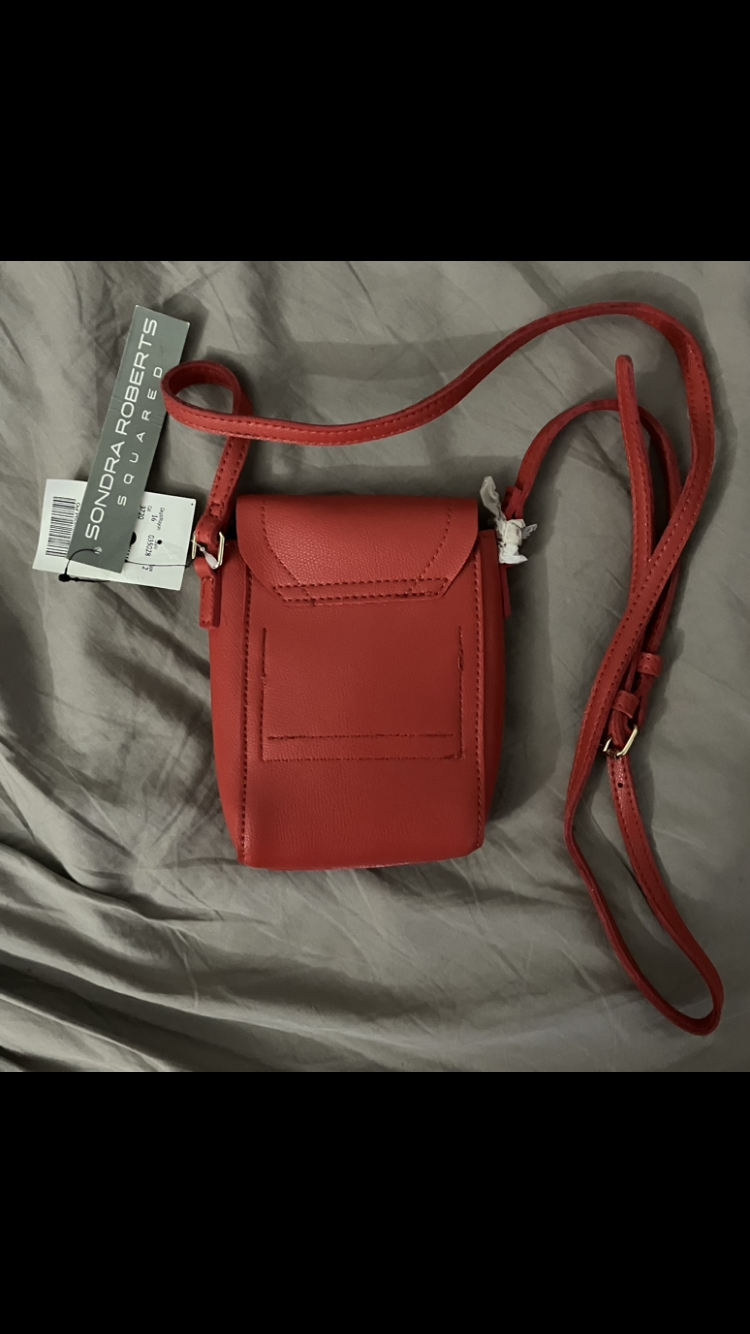 Small Red Cross Body Purse. 👛👜🌹❤️ image indicator(3)