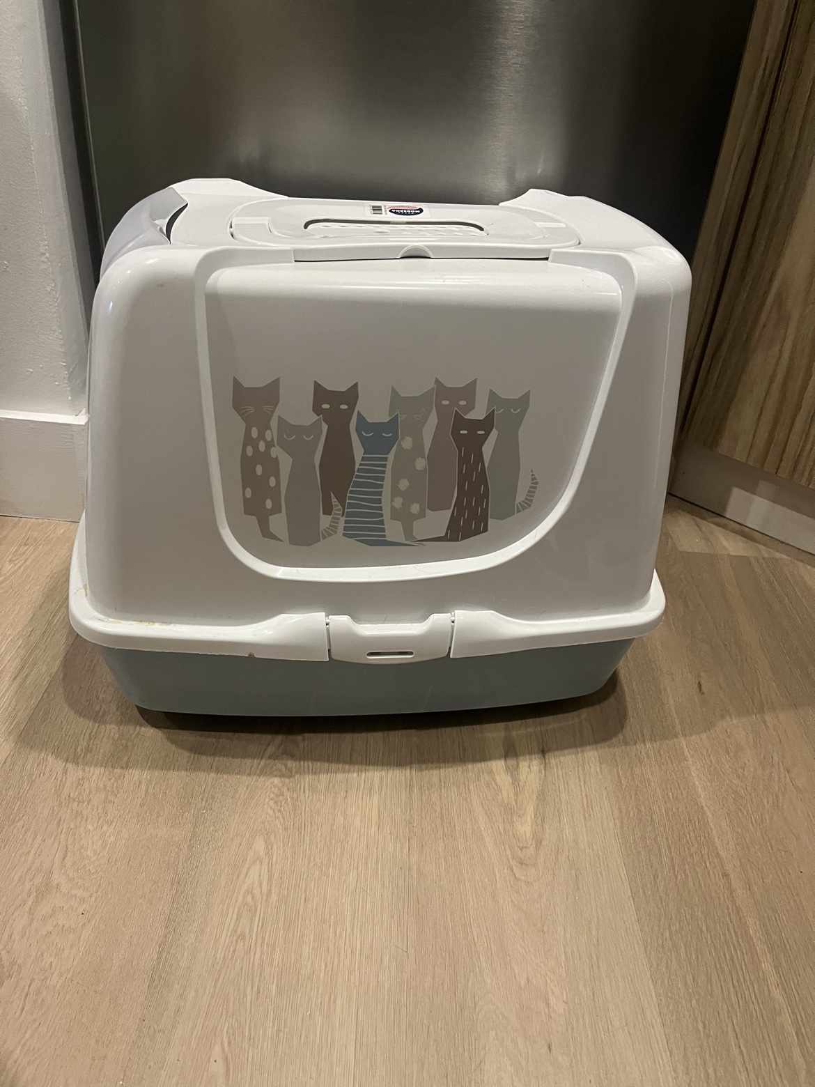 Never used XL cat litter box
