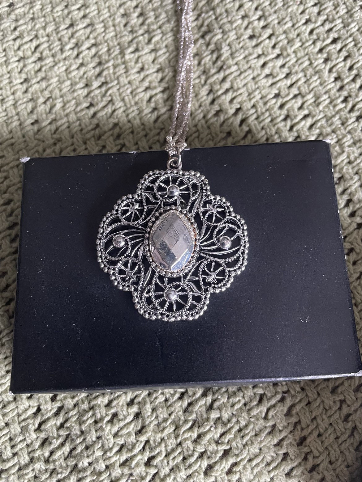 Necklace & earrings set image indicator(3)