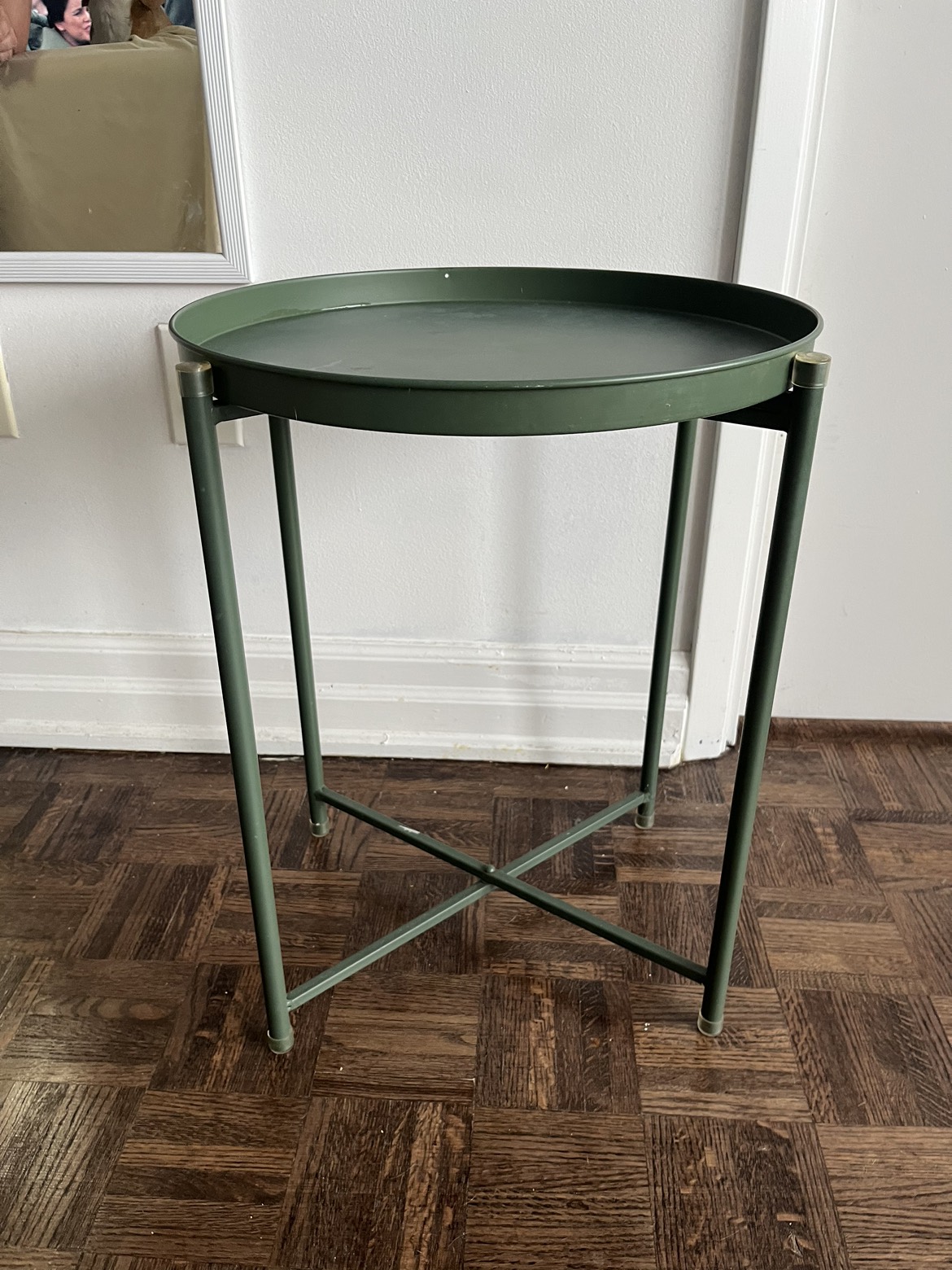 Tray table indoor outdoor with detachable tray