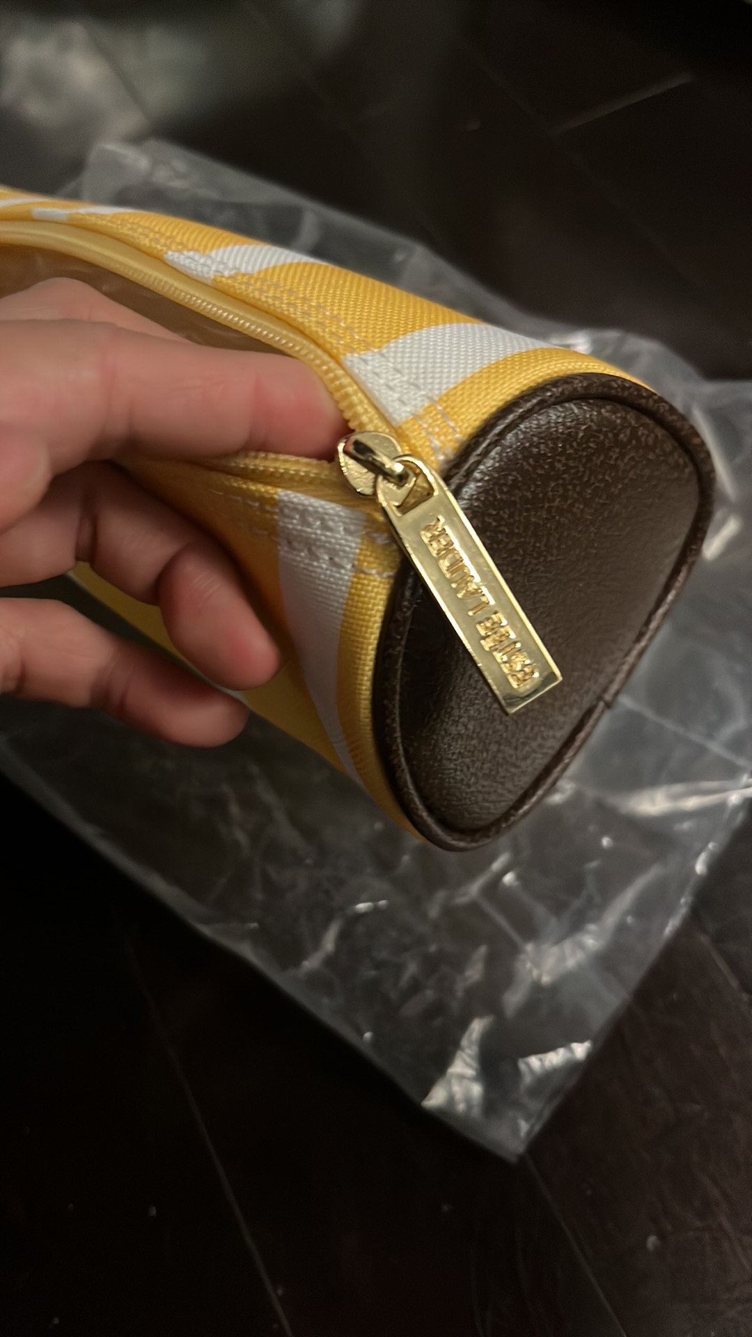 Estée Lauder Makeup Bag image indicator(2)