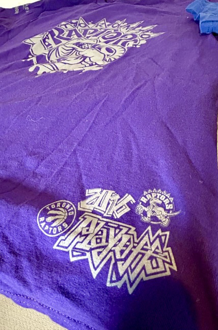 Vintage Toronto blue Jays and Raptors Tshits. image indicator(2)