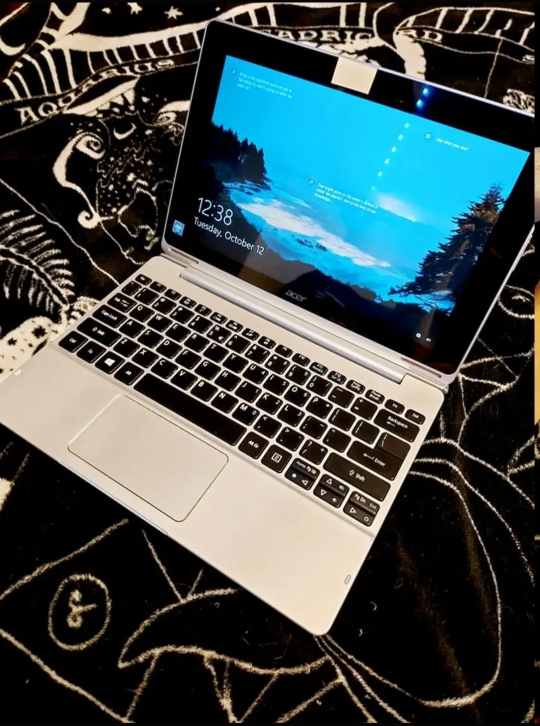 Acer Aspire Switch 11 Laptop/Tablet (White) - photo 4