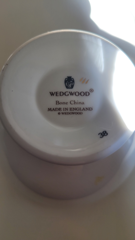Wedgwood tea cup set image indicator(3)
