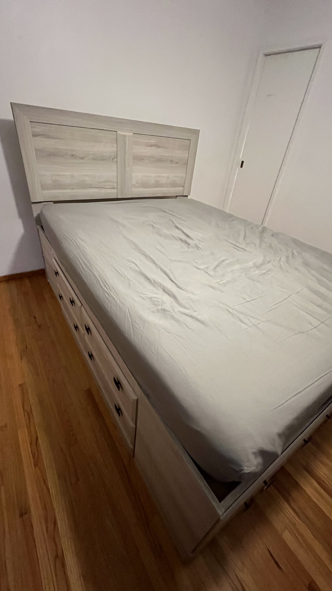 The Brick Yorkdale Queen Sized Bed Frame - photo 4