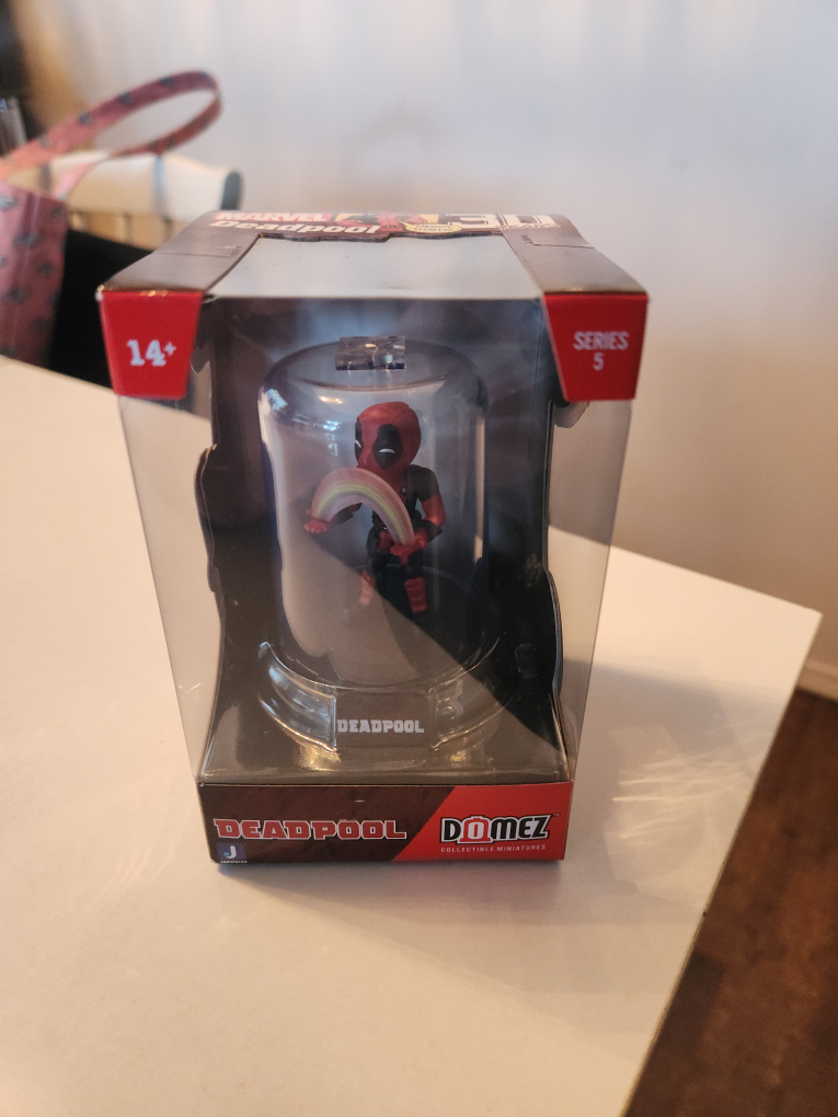 Deadpool marvel 30 year domestic mini figure