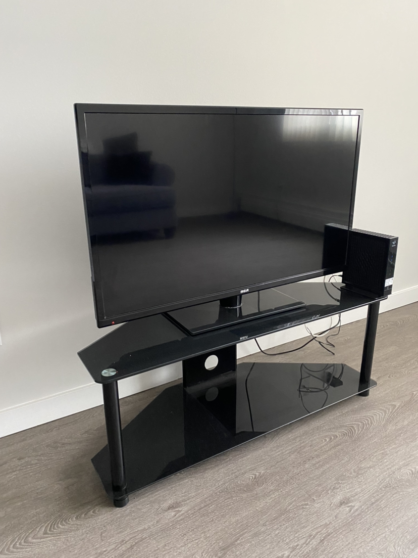 RCA - 39” LED TV - photo 2