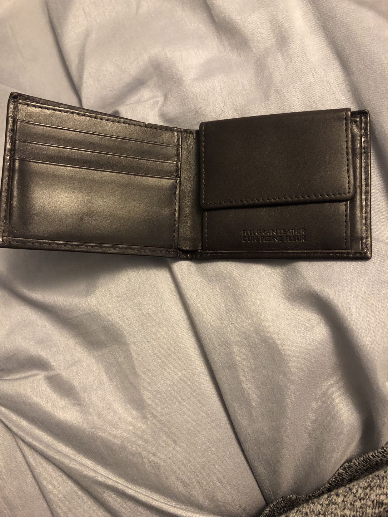 NEW Calvin Klein leather wallet image indicator(2)