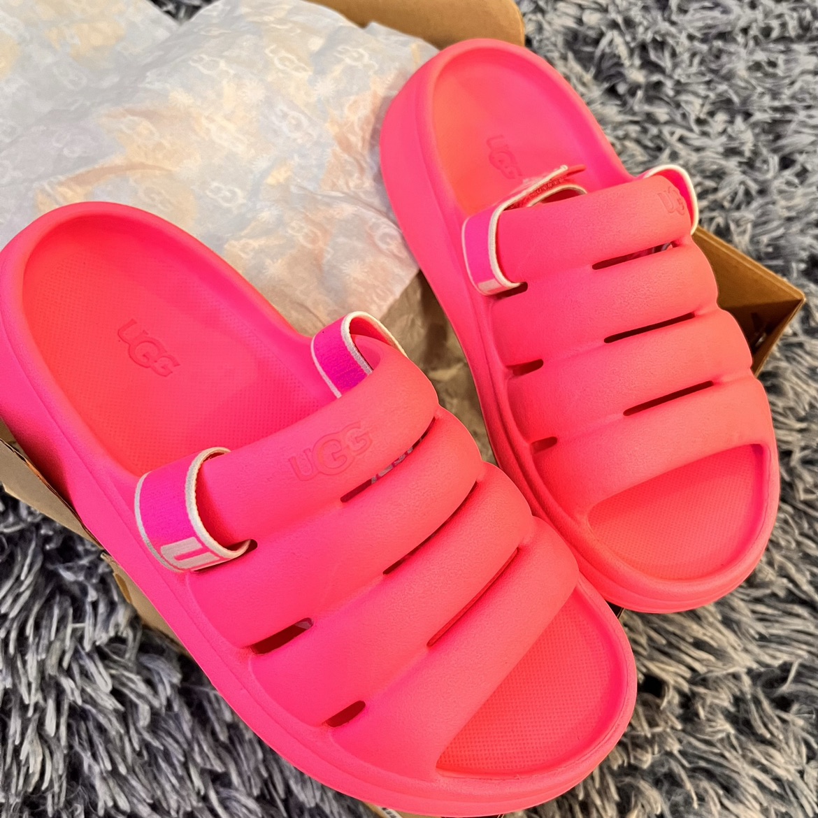 Ugg Sport Yeah in Hot Pink! Women’s Size 5 - photo 2