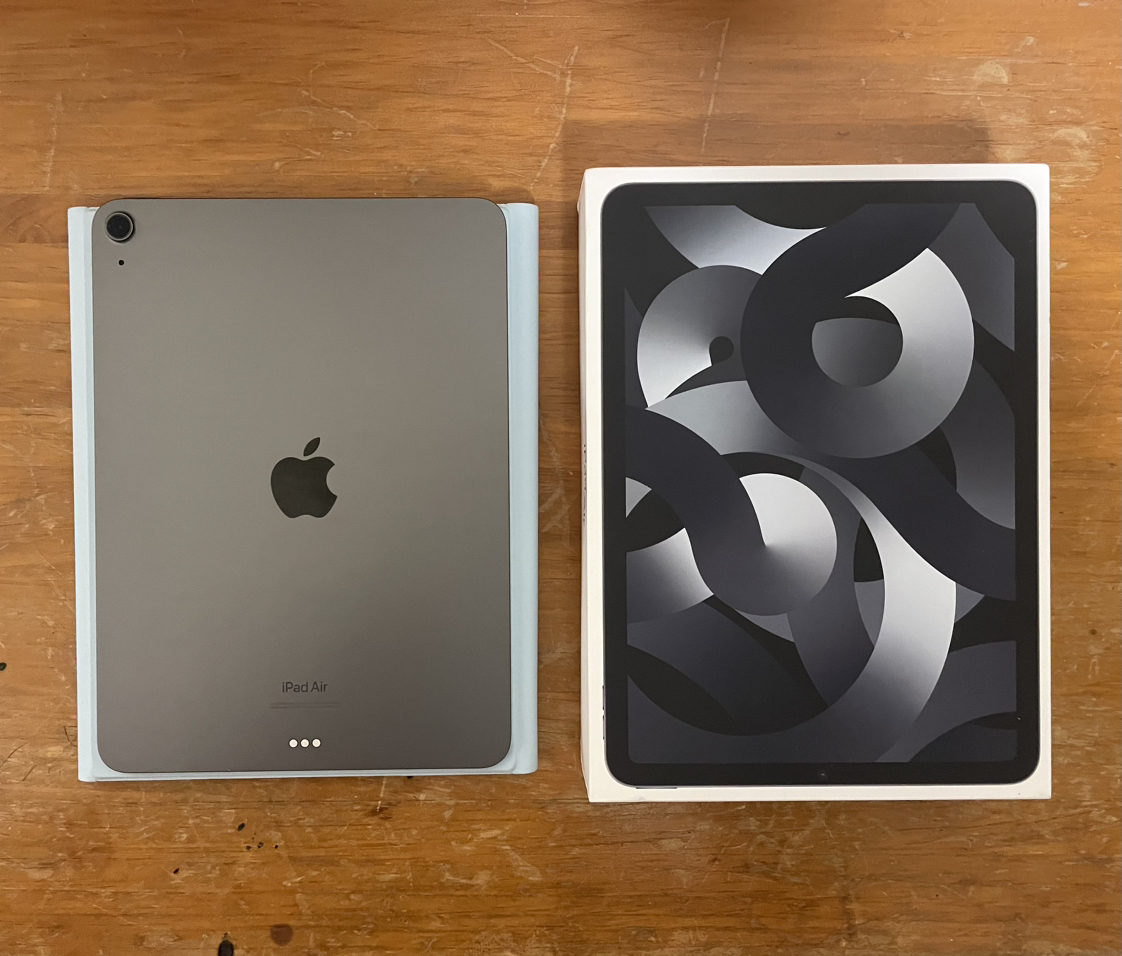 Excellent - IPad Air 5 M1 64GB, w/ Case, Box, Charger image indicator(5)