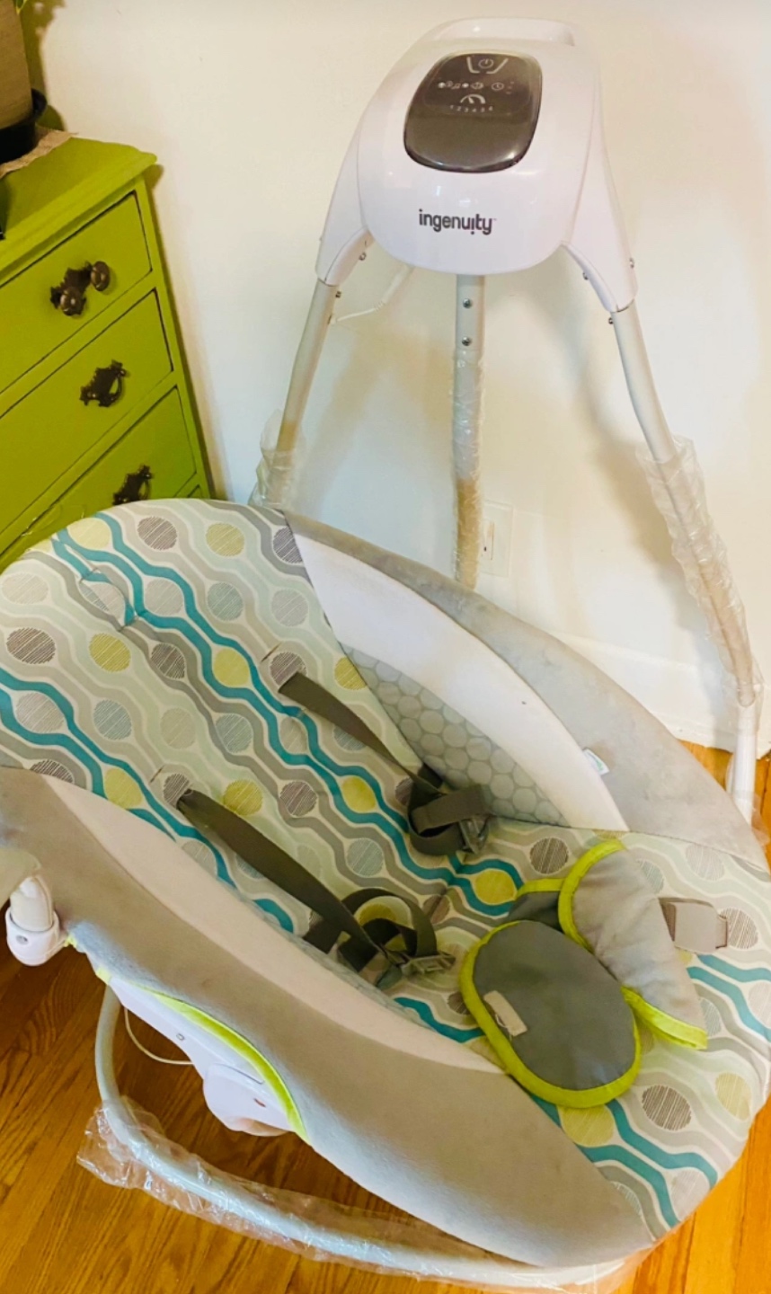 📦 MOVING SALE 📦 Baby swing LIKE NEW - need gone ASAP! thumbnail