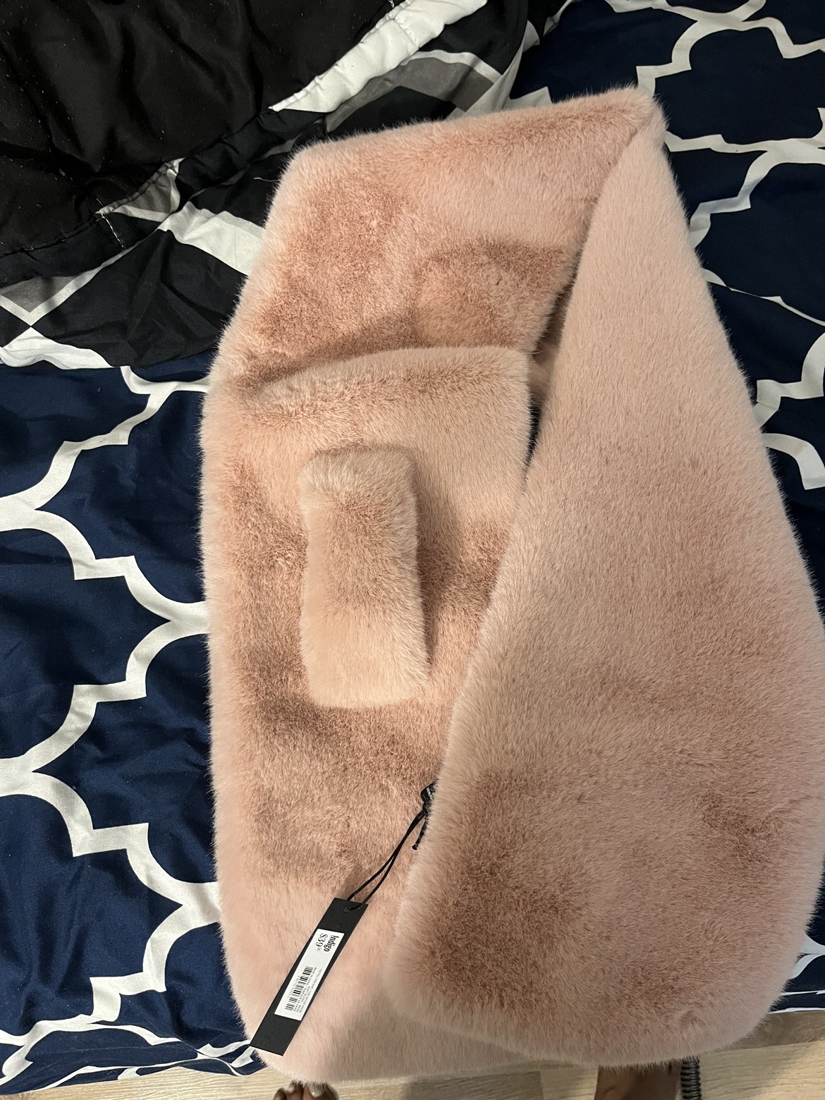 Indigo pink scarf image indicator(3)