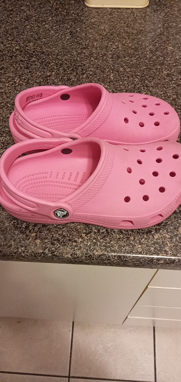 girls pink crocs size 1 - photo 2