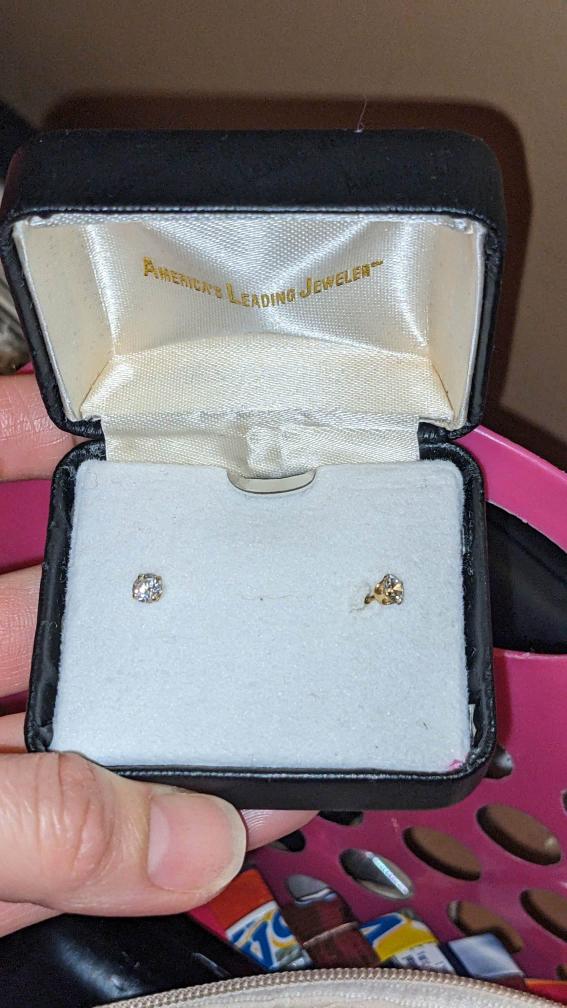 various jewelry $8 or less. discount on bundles. 🥕 image indicator(4)