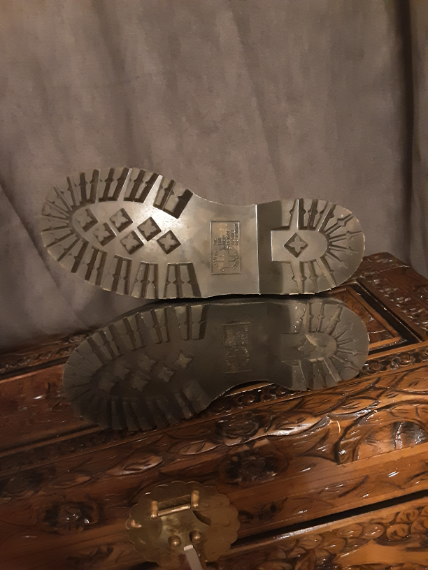 Dr. Martin AirWair boots image indicator(4)