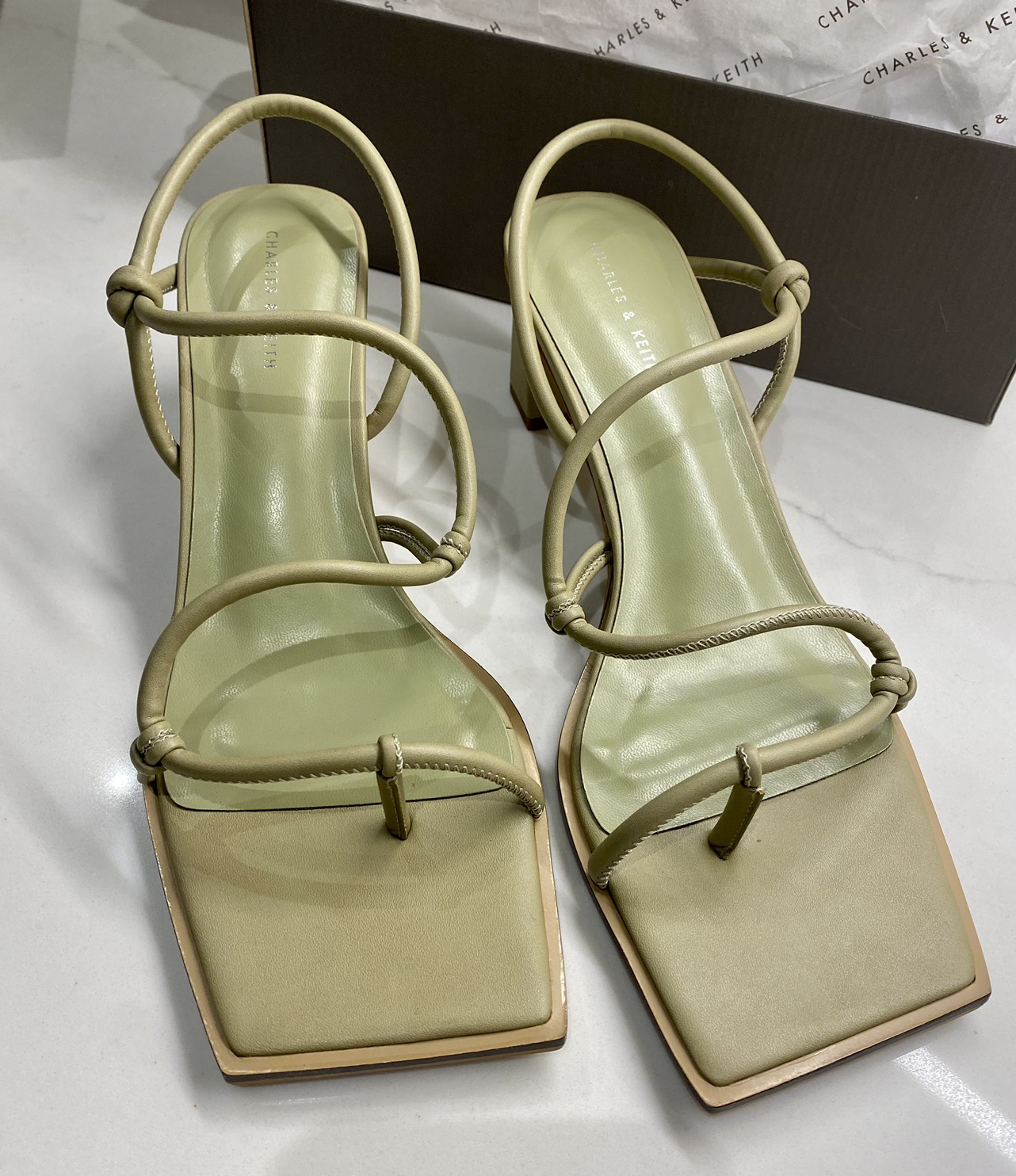 💌 BNIB Never Worn Charles and Keith Sandals , size 41 image indicator(3)