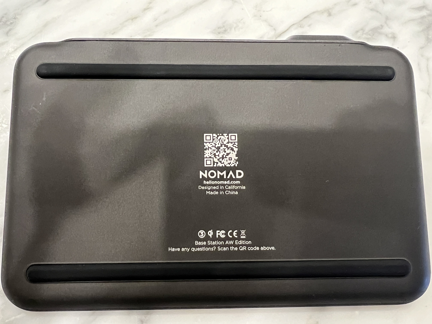 Nomad Wireless Charging Station for iPhone & AirPods image indicator(2)