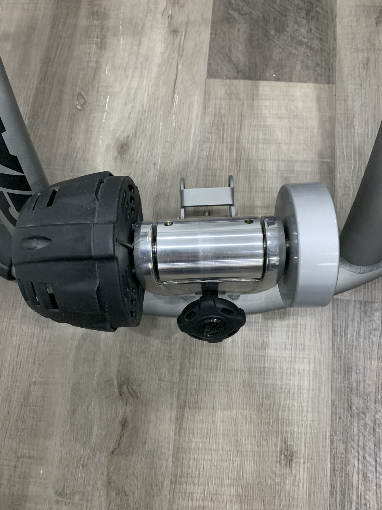 Giant Cyclotron Indoor Bike Mount & Tire image indicator(2)