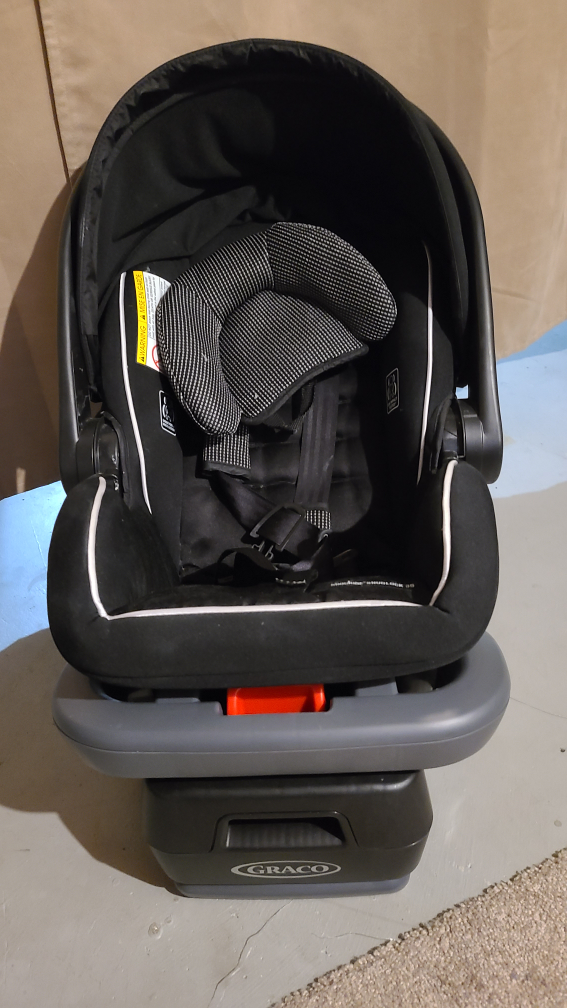 Graco Snugride Snuglock 35 infant carseat - photo 2