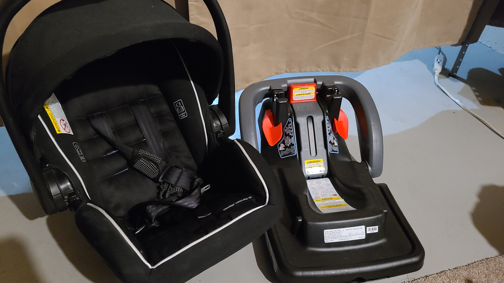 Graco Snugride Snuglock 35 infant carseat - photo 4