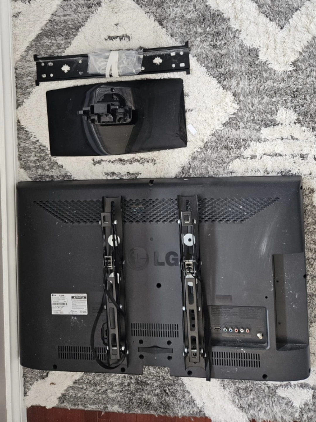 TV with Wall mount