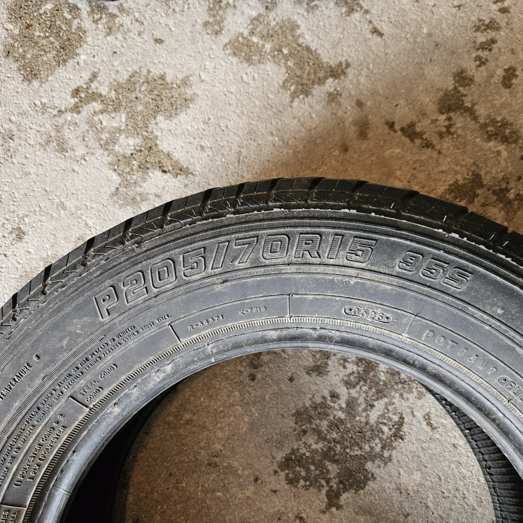 All season Tire P205/70R15  95S need to free up space image indicator(3)