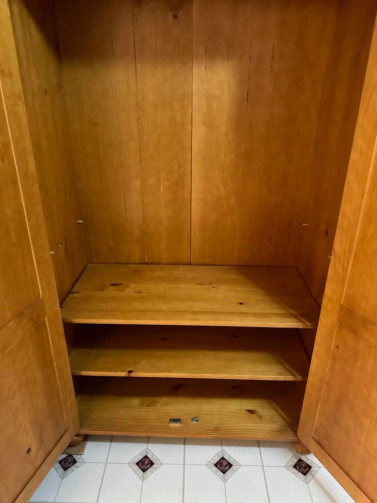Wardrobe - photo 2