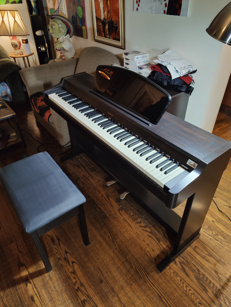Roland HP-136 digital piano fully weighted 88 keys - photo 3