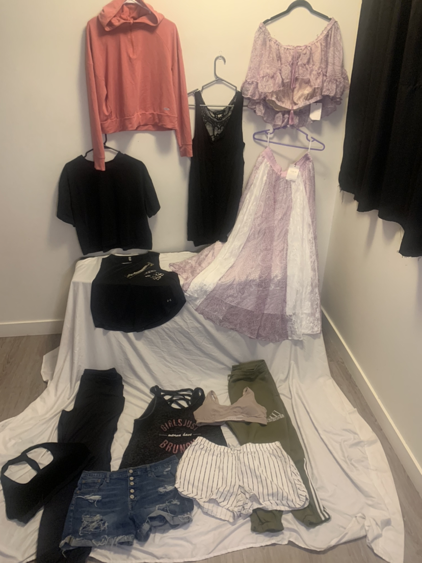 Pink/purple lot size L has 15+ items included for one low price